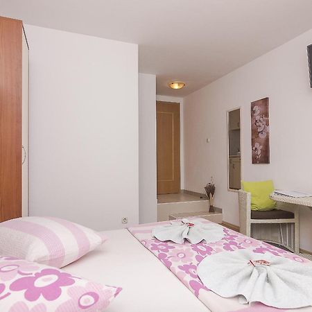 Apartments With A Parking Space Brela, Makarska - 11687 Room photo