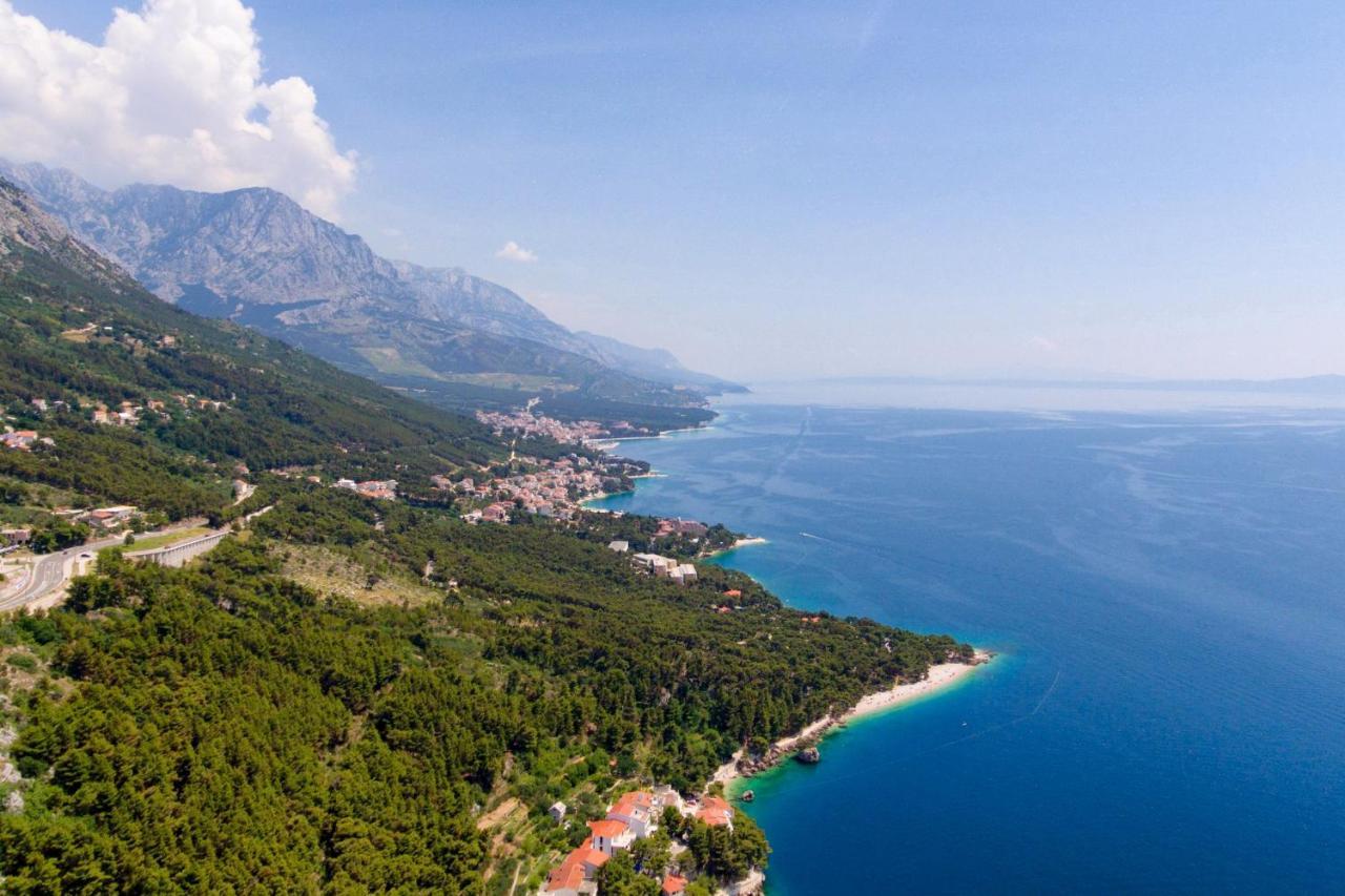 Apartments With A Parking Space Brela, Makarska - 11687 Exterior photo