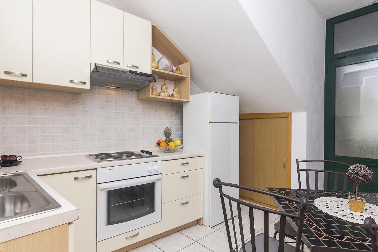 Apartments With A Parking Space Brela, Makarska - 11687 Exterior photo