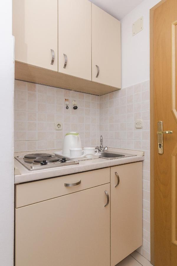 Apartments With A Parking Space Brela, Makarska - 11687 Exterior photo