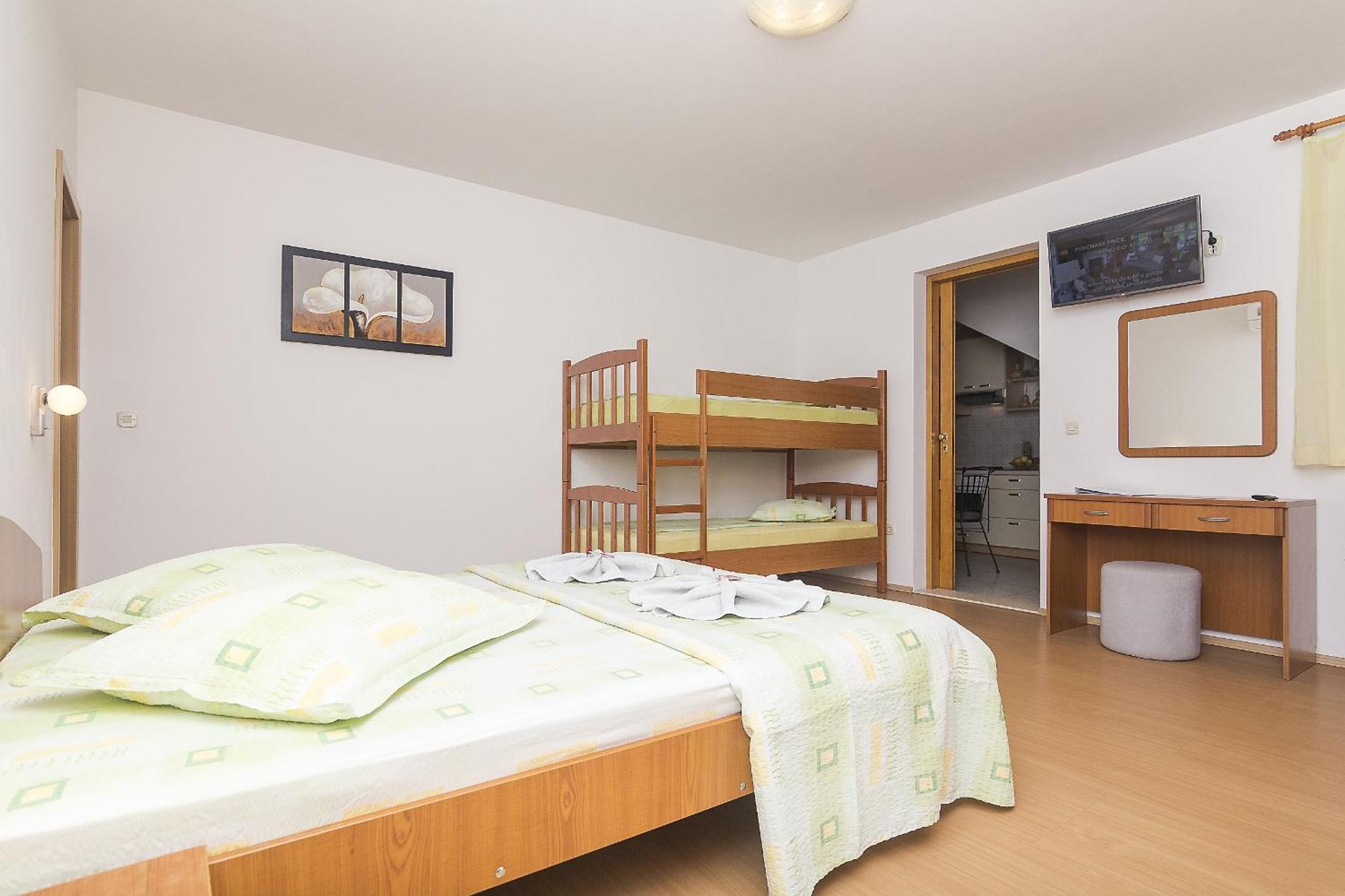 Apartments With A Parking Space Brela, Makarska - 11687 Room photo