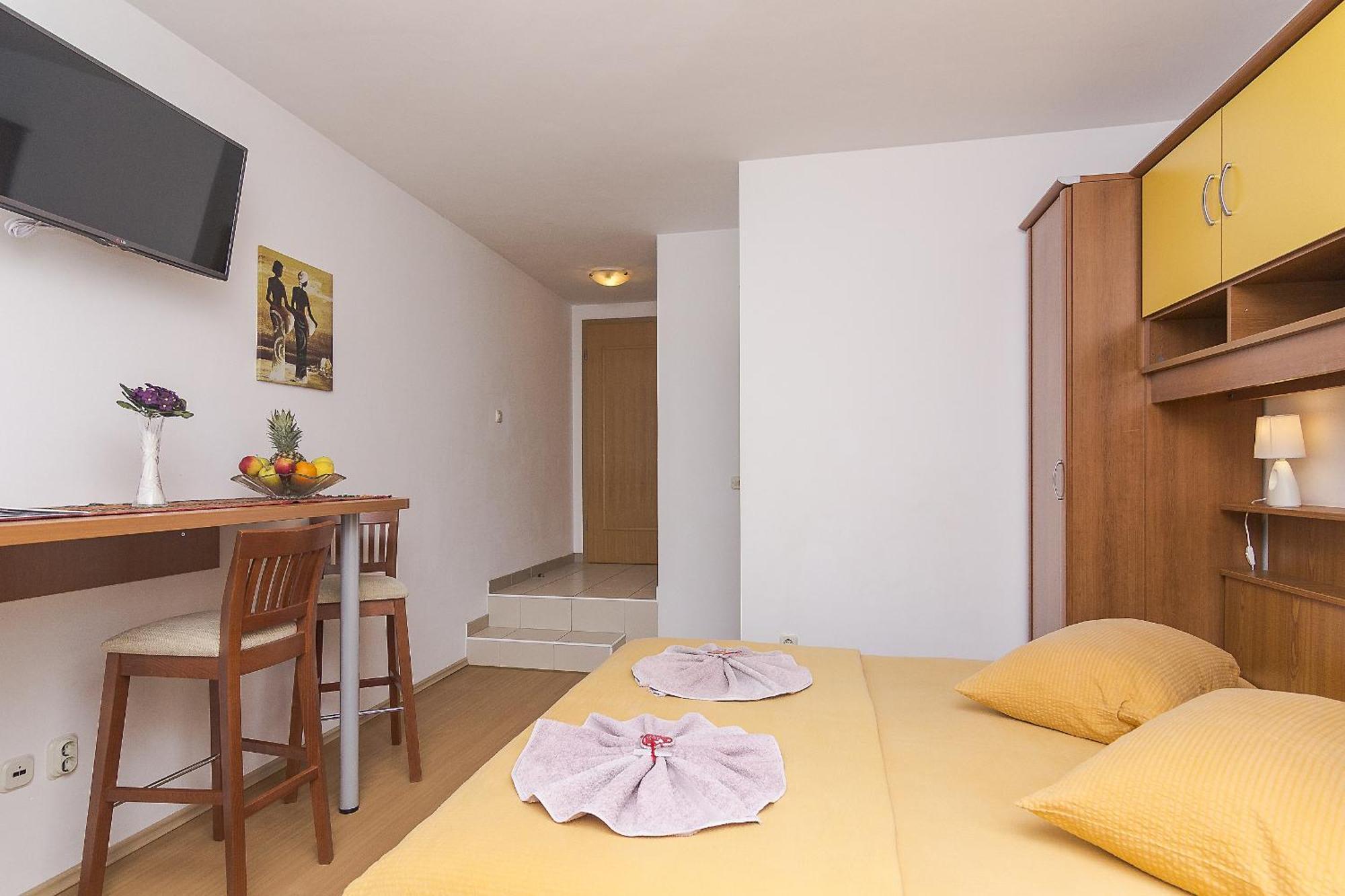 Apartments With A Parking Space Brela, Makarska - 11687 Room photo