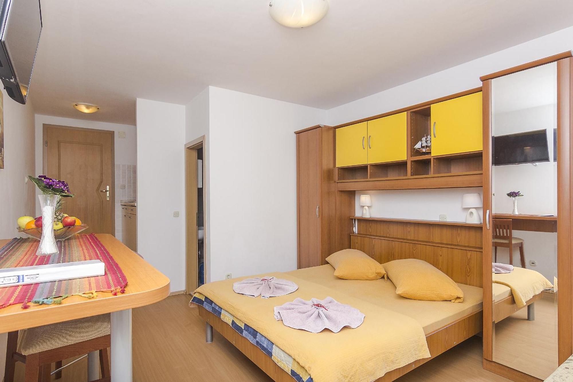 Apartments With A Parking Space Brela, Makarska - 11687 Room photo